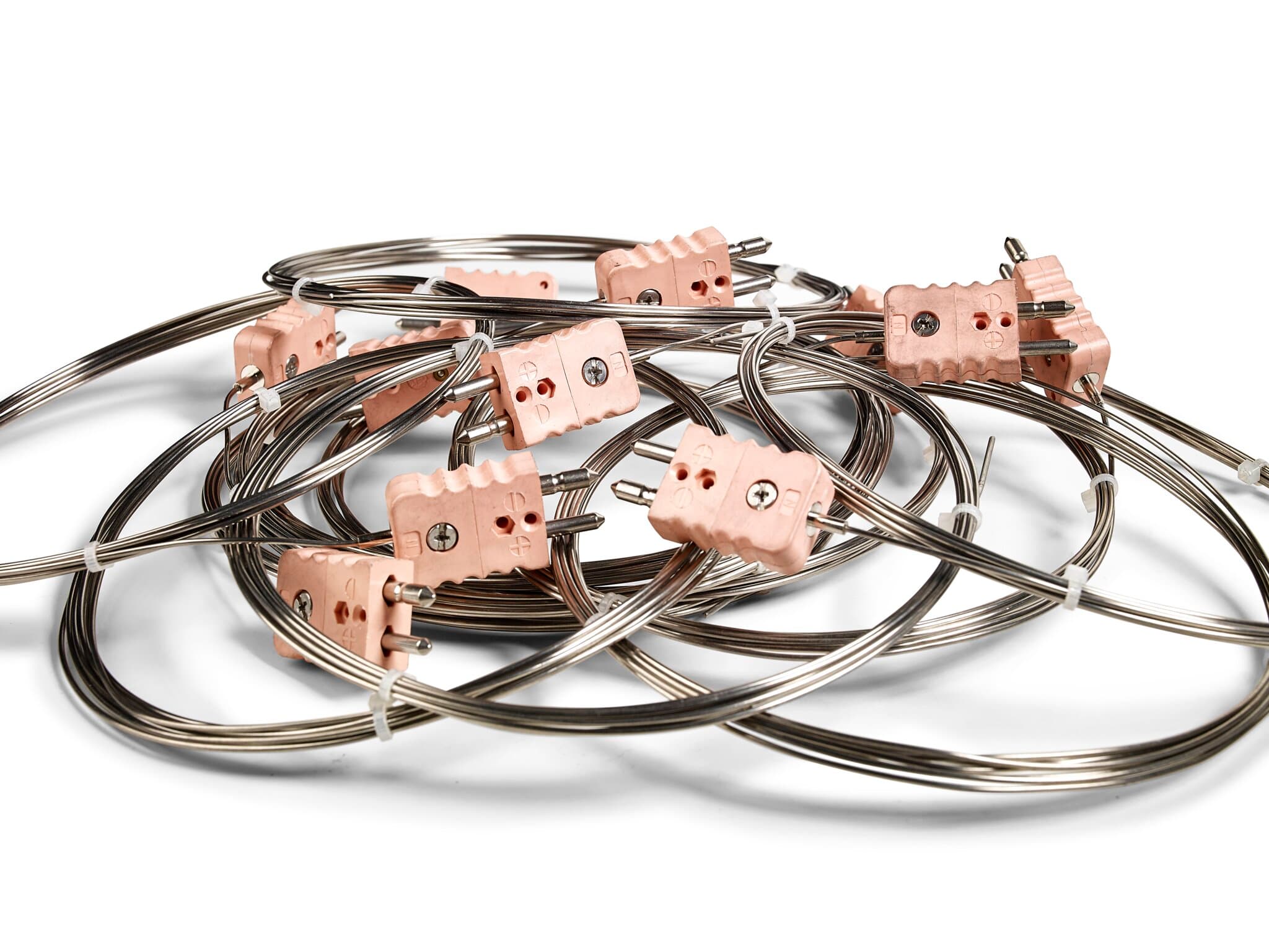 Bundle of thermocouple wires with metal sheathing and connectors